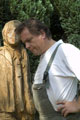 Click to see it big Ich mit Kettensäge, Impression aus dem Atelier